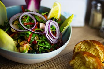 salades du restaurant fast food le homard bleu à bergerac en dordogne